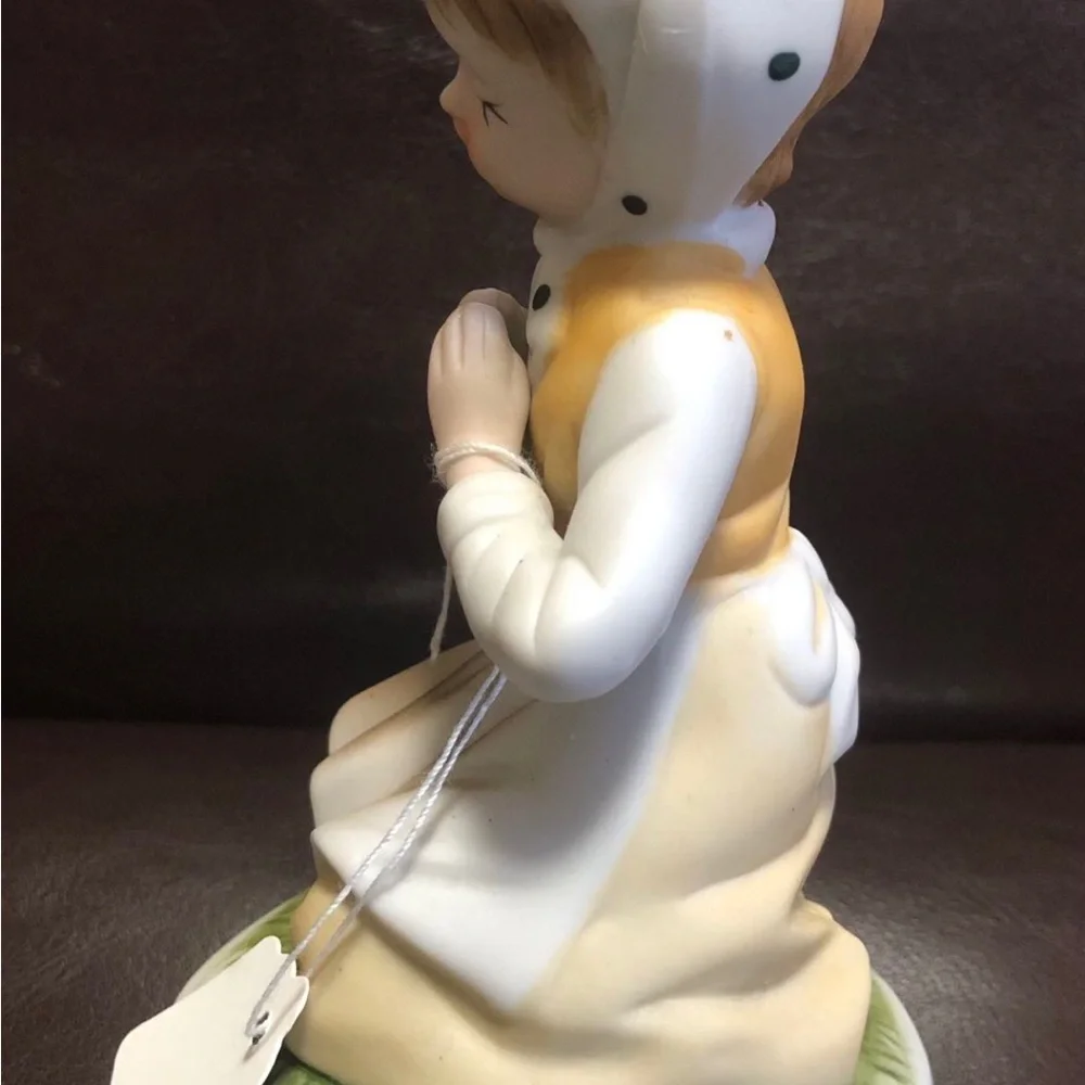 VINTAGE SAN REMO CAPODIMONTE ITALIAN IMPORTS  PORCELAIN CERAMIC BISQUE FIGURINE